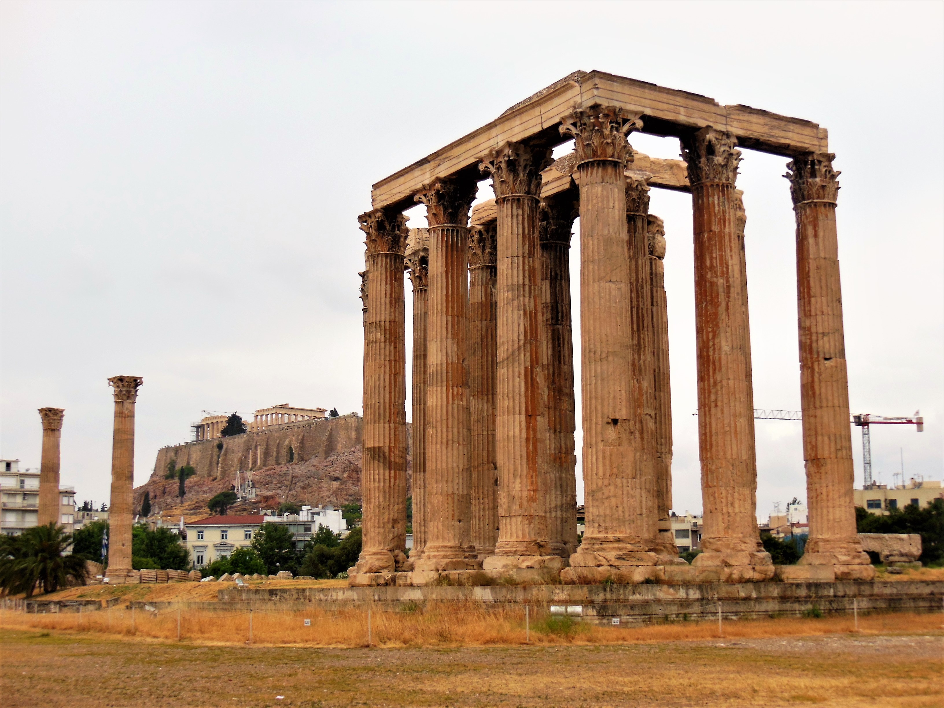 zeus with acropolis backgroung