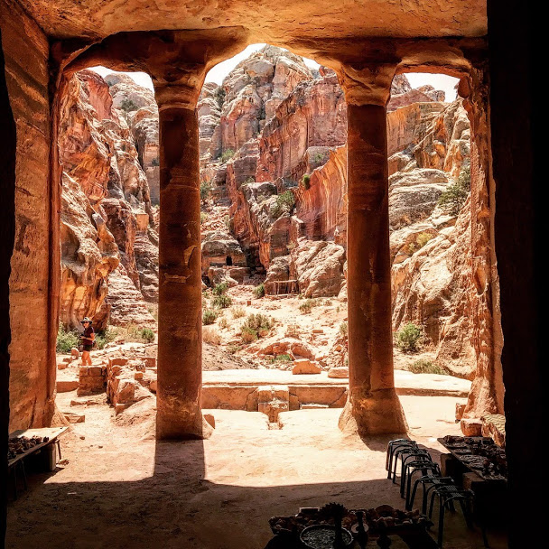 tomb on the way to the hps